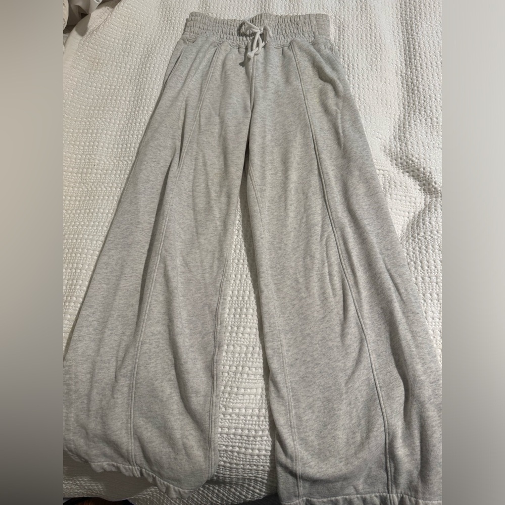 Abercrombie Wide Leg Sweatpants Size Small (side split hem)